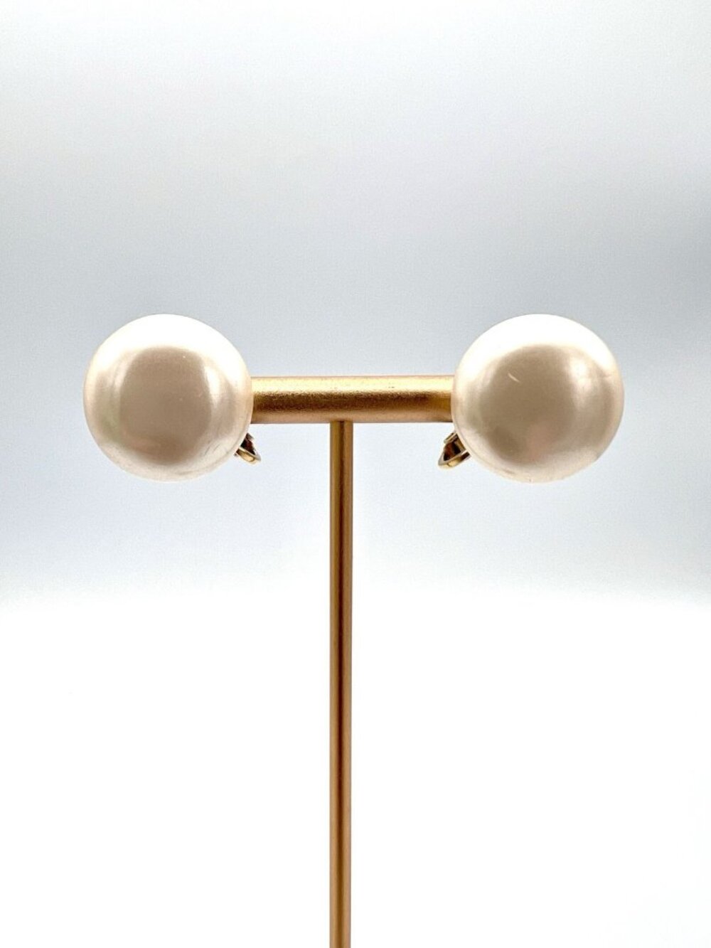 Vintage Marvella Faux Pearl Clip On Earrings Gold Tone Round Button Mod Classic